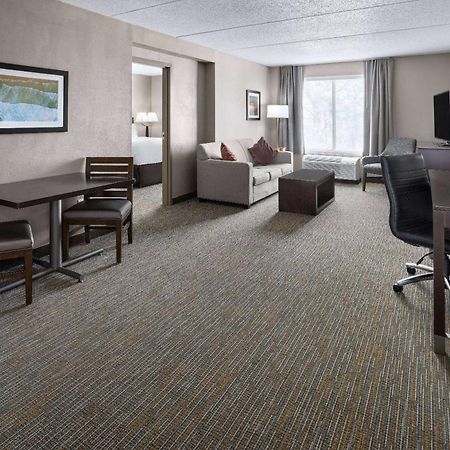 La Quinta Inn & Suites By Wyndham Mooresville Exterior photo
